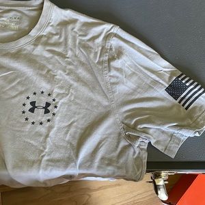 UNDER ARMOUR TEE